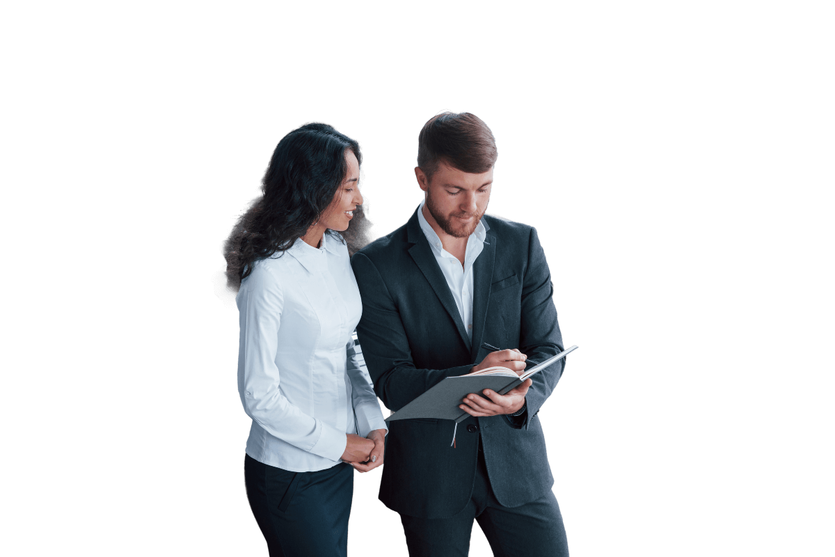 pareja en un concesionario